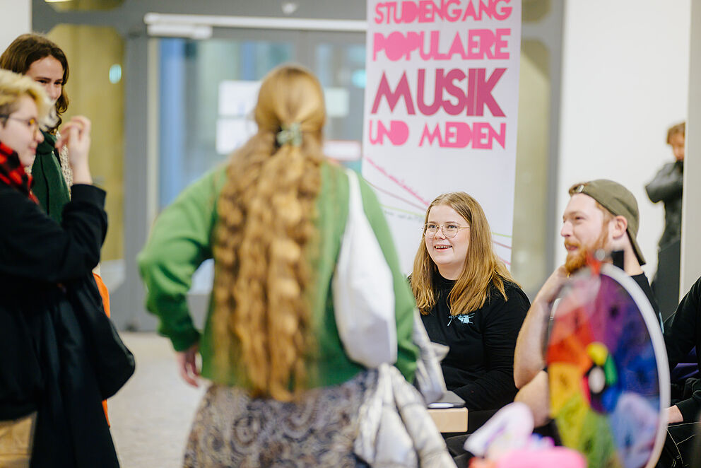 Foto (Universität Paderborn, Mazhiqi) Beratung Populäre Musik und Medien
